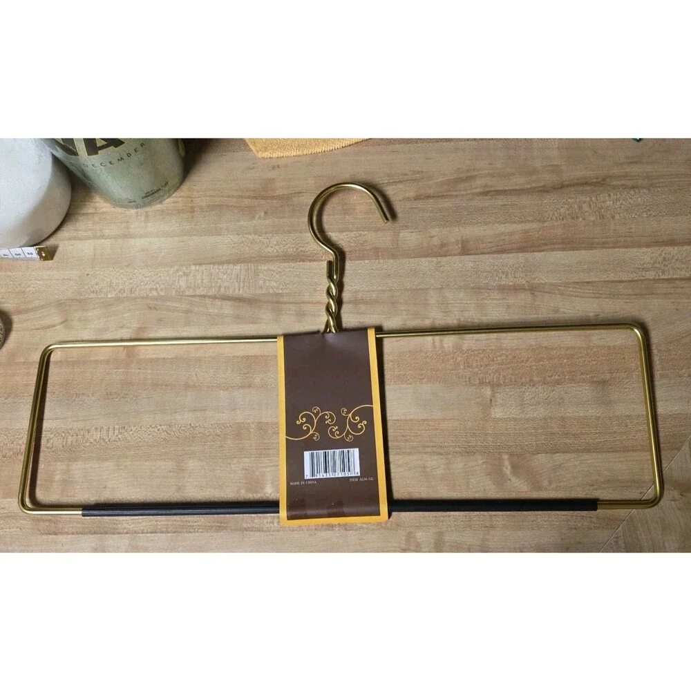 Quality Blanket Linen Hangers Wide Heavy Duty Hanger for Blankets, Table Cloth